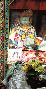 Буддисты верят, что эта статуя в монастыре Чуку Гомпа появилась из ниоткуда